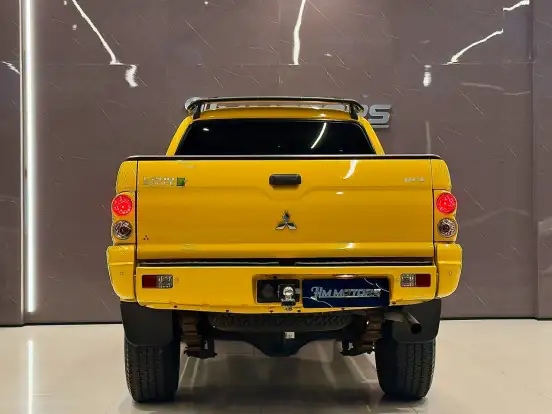 MITSUBISHI-L200-2004