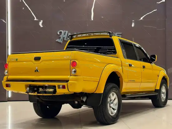 MITSUBISHI-L200-2.5 SPORT HPE 4X4 CD 8V TURBO INTERCOOLER DIESEL 4P AUTOMÁTICO MITSUBISHI-L200-2004