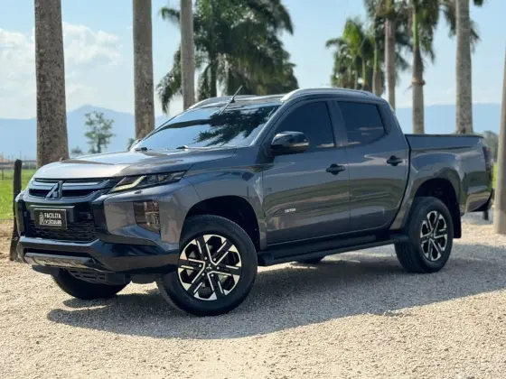 MITSUBISHI L200 TRITON 2.4 16V TURBO DIESEL SPORT HPE-S CD 4P 4X4 AUTOMÁTICO