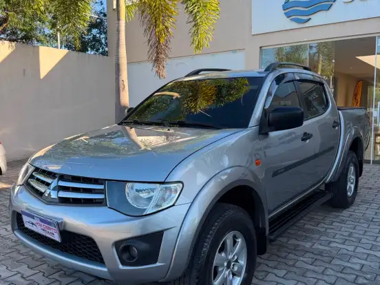 MITSUBISHI-L200 TRITON-2.4 HLS CHROME 4X2 CD 16V FLEX 4P MANUAL MITSUBISHI-L200 TRITON-2015