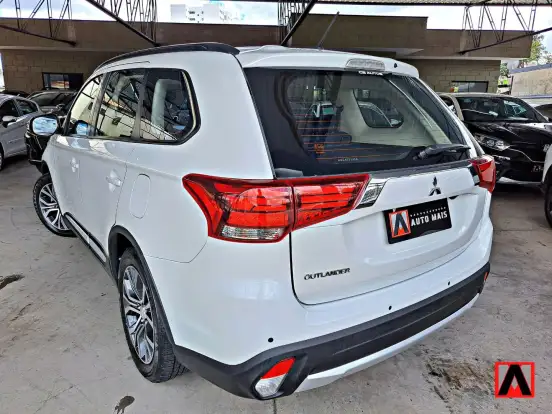 MITSUBISHI-OUTLANDER-2.0 16V GASOLINA 4P AUTOMÁTICO MITSUBISHI-OUTLANDER-2015