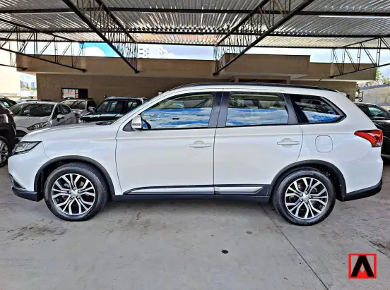 MITSUBISHI-OUTLANDER-2015