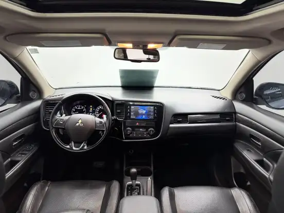 MITSUBISHI-OUTLANDER-2015