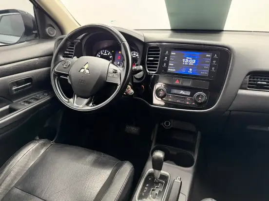 MITSUBISHI-OUTLANDER-2015