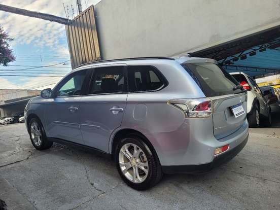 MITSUBISHI-OUTLANDER-2.0 16V GASOLINA 4P AUTOMÁTICO MITSUBISHI-OUTLANDER-2013