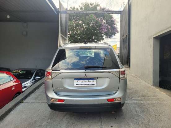 MITSUBISHI-OUTLANDER-2013