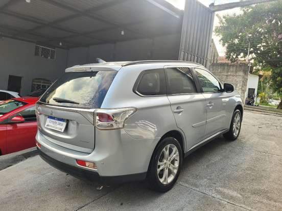 MITSUBISHI-OUTLANDER-2013