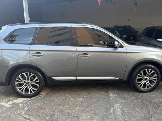 MITSUBISHI-OUTLANDER-2.0 16V GASOLINA 4P AUTOMÁTICO MITSUBISHI-OUTLANDER-2015