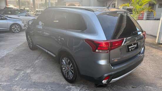 MITSUBISHI-OUTLANDER-2015