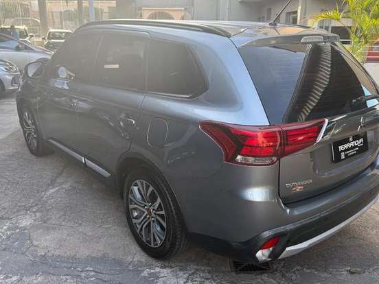 MITSUBISHI-OUTLANDER-2.0 16V GASOLINA 4P AUTOMÁTICO MITSUBISHI-OUTLANDER-2015