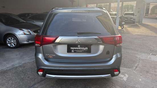 MITSUBISHI-OUTLANDER-2.0 16V GASOLINA 4P AUTOMÁTICO MITSUBISHI-OUTLANDER-2015