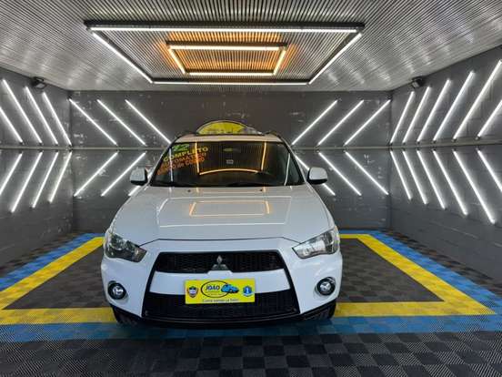 MITSUBISHI-OUTLANDER-2011