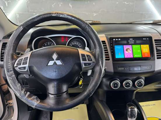 MITSUBISHI-OUTLANDER-2011