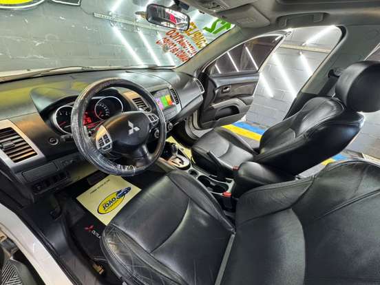 MITSUBISHI-OUTLANDER-2011