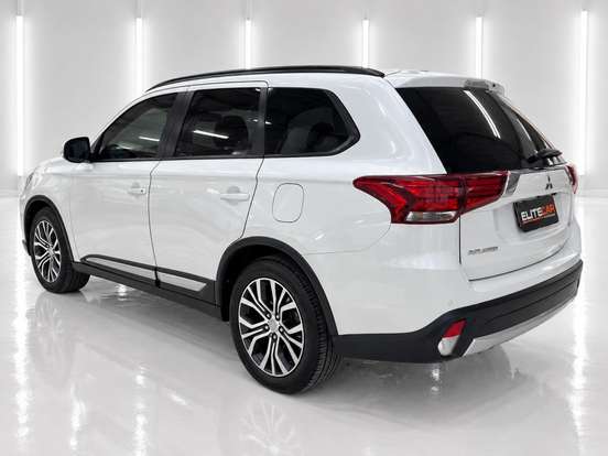 MITSUBISHI-OUTLANDER-2.0 16V GASOLINA 4P AUTOMÁTICO MITSUBISHI-OUTLANDER-2015