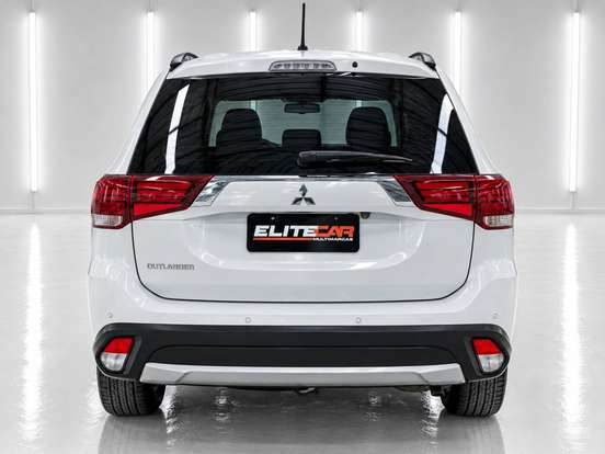 MITSUBISHI-OUTLANDER-2.0 16V GASOLINA 4P AUTOMÁTICO MITSUBISHI-OUTLANDER-2015