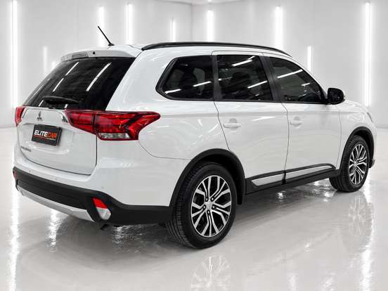 MITSUBISHI-OUTLANDER-2015