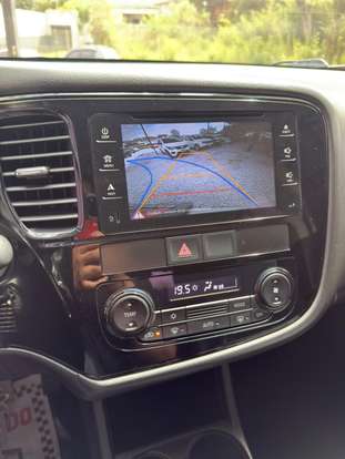 MITSUBISHI-OUTLANDER-2015