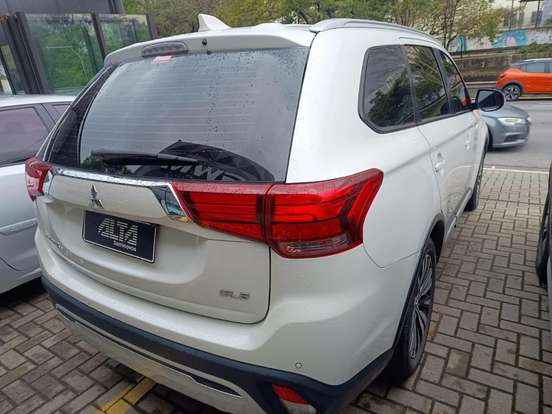 MITSUBISHI-OUTLANDER-2019