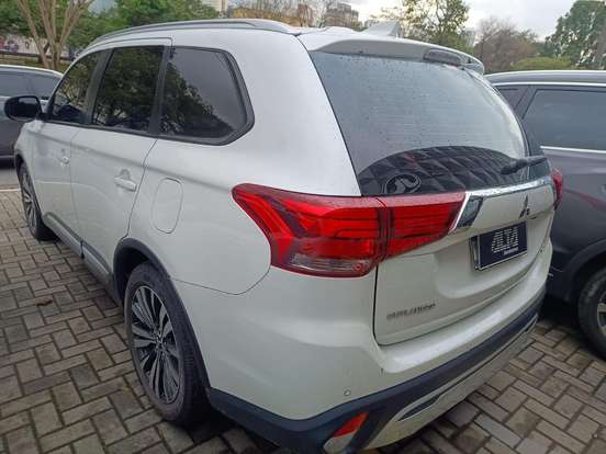 MITSUBISHI-OUTLANDER-2019