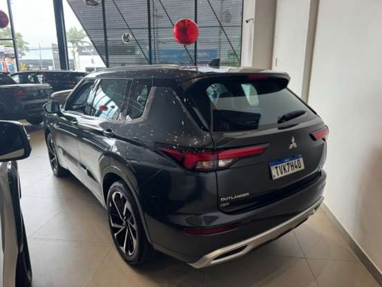 MITSUBISHI-OUTLANDER-2025