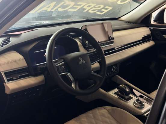 MITSUBISHI-OUTLANDER-2025