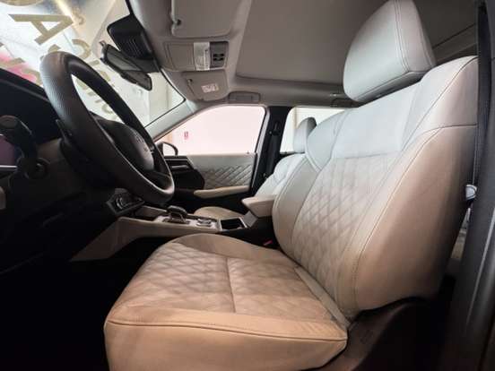 MITSUBISHI-OUTLANDER-2025