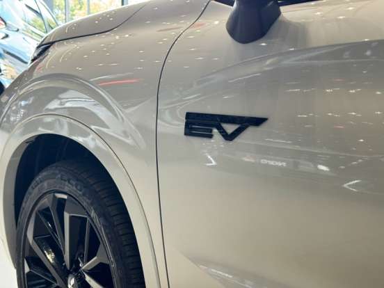 MITSUBISHI-OUTLANDER-2025
