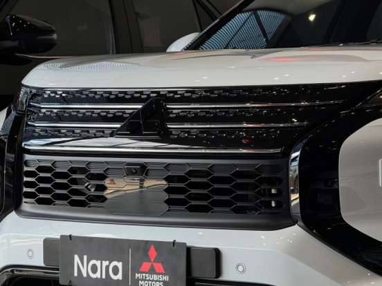 MITSUBISHI-OUTLANDER-2025