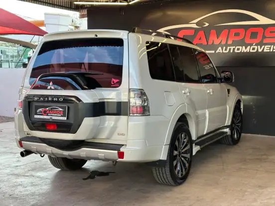 MITSUBISHI-PAJERO-2016