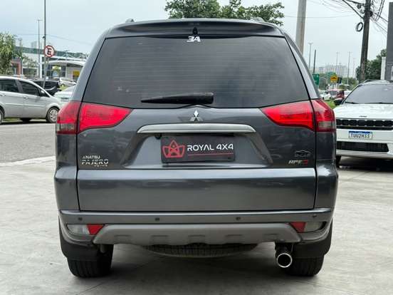 MITSUBISHI-PAJERO-2015