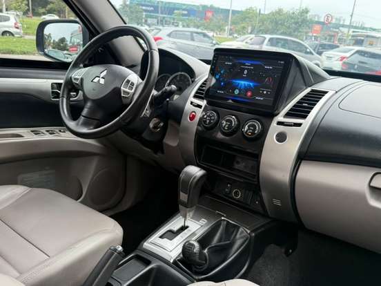 MITSUBISHI-PAJERO-2015