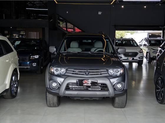 MITSUBISHI PAJERO 3.2 OUTDOOR 4X4 16V TURBO INTERCOOLER DIESEL 4P AUTOMÁTICO