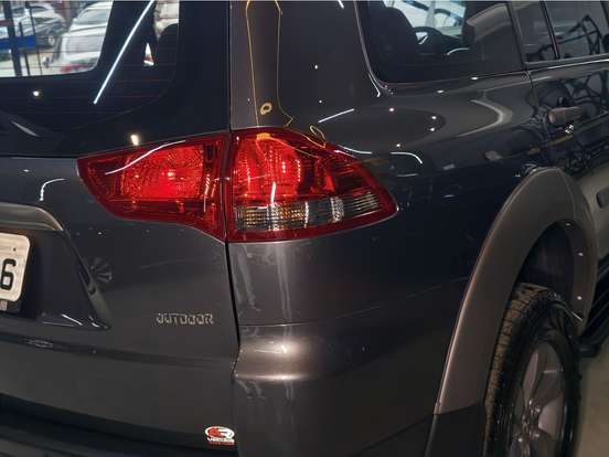 MITSUBISHI-PAJERO-2016
