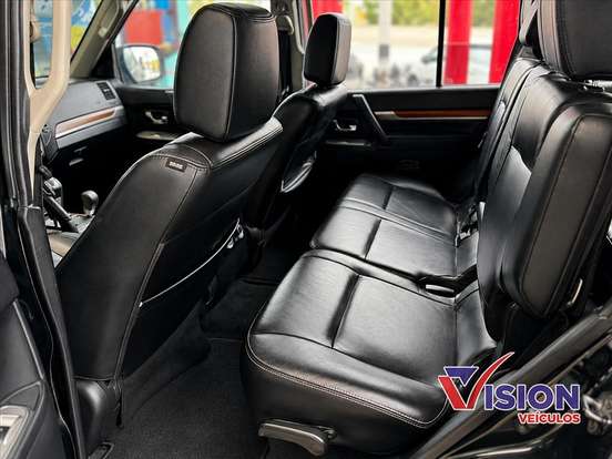 MITSUBISHI-PAJERO FULL-2011