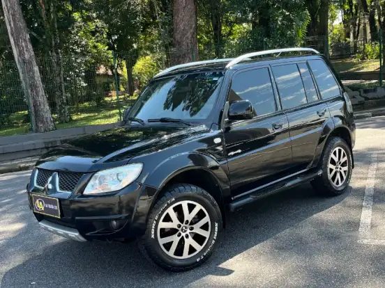 MITSUBISHI-PAJERO TR4-2.0 4X4 16V 140CV FLEX 4P AUTOMÁTICO MITSUBISHI-PAJERO TR4-2013