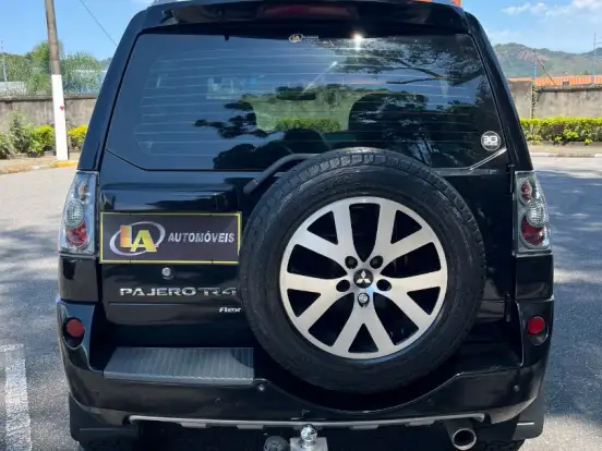 MITSUBISHI-PAJERO TR4-2.0 4X4 16V 140CV FLEX 4P AUTOMÁTICO MITSUBISHI-PAJERO TR4-2013
