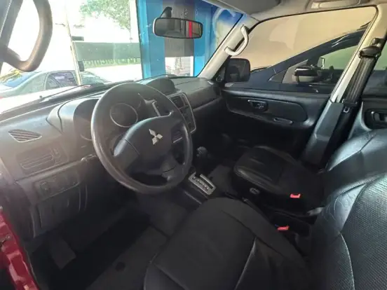 MITSUBISHI-PAJERO TR4-2.0 4X4 16V 140CV FLEX 4P AUTOMÁTICO MITSUBISHI-PAJERO TR4-2011