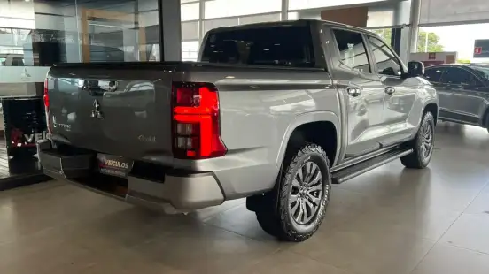 MITSUBISHI-TRITON-2025