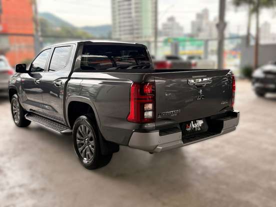 MITSUBISHI-TRITON-2025