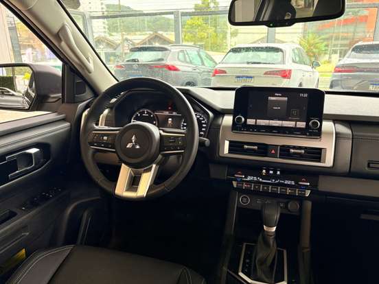 MITSUBISHI-TRITON-2.4 BITURBO DIESEL CD HPE-S 4X4 AUTOMÁTICO MITSUBISHI-TRITON-2025