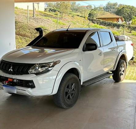 MITSUBISHI L200 TRITON 2.4 16V TURBO DIESEL SPORT GLS CD 4P 4X4 AUTOMÁTICO