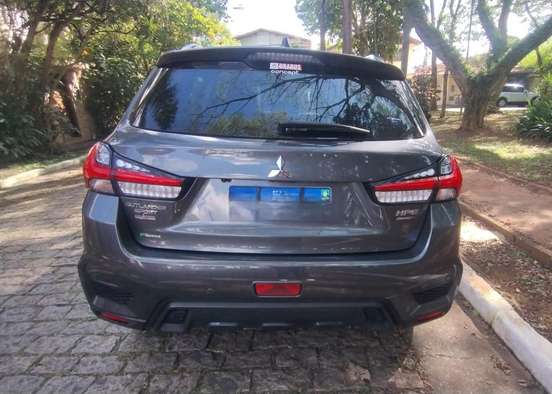MITSUBISHI-OUTLANDER-2021