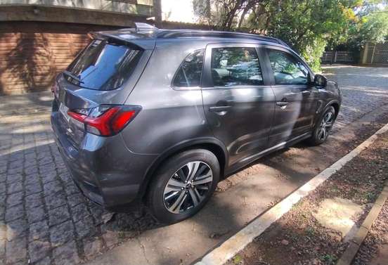 MITSUBISHI-OUTLANDER-2021