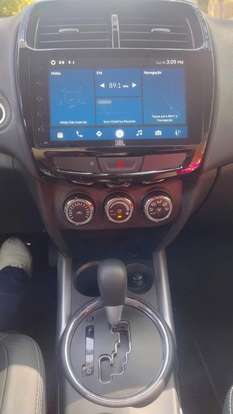 MITSUBISHI-OUTLANDER-2021
