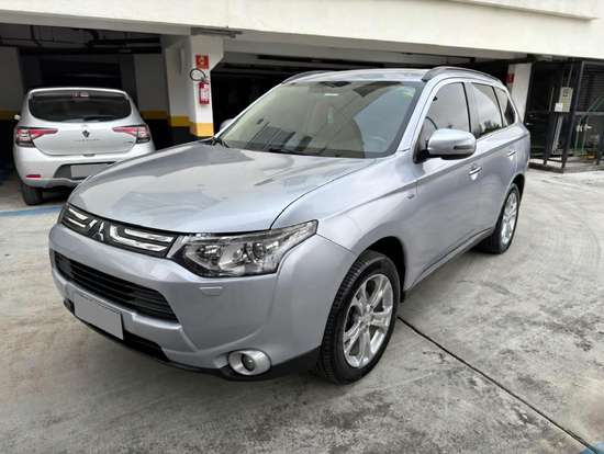 MITSUBISHI-OUTLANDER-2013