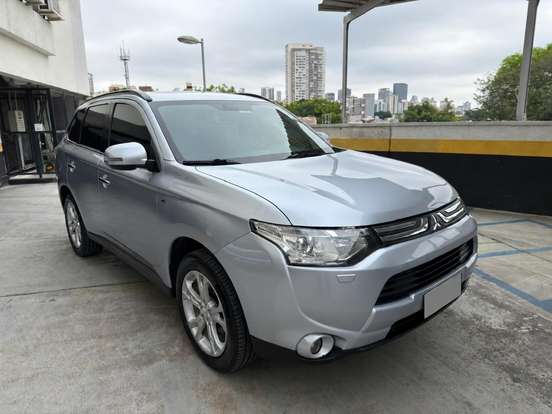 MITSUBISHI-OUTLANDER-3.0 GT 4X4 V6 24V GASOLINA 4P AUTOMÁTICO MITSUBISHI-OUTLANDER-2013