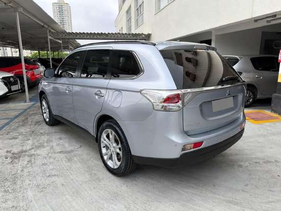 MITSUBISHI-OUTLANDER-2013
