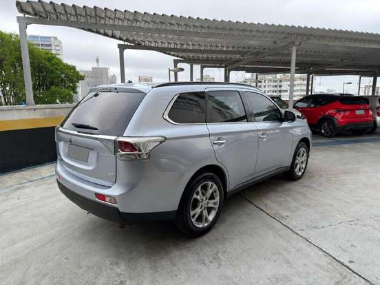 MITSUBISHI-OUTLANDER-2013