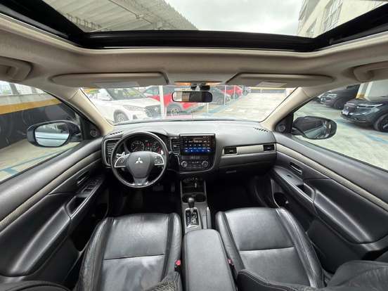 MITSUBISHI-OUTLANDER-3.0 GT 4X4 V6 24V GASOLINA 4P AUTOMÁTICO MITSUBISHI-OUTLANDER-2013